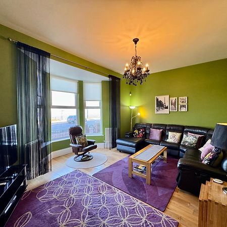 טיינמאות' The Beach Front Apartment, Amazing Frontline Sea Views מראה חיצוני תמונה